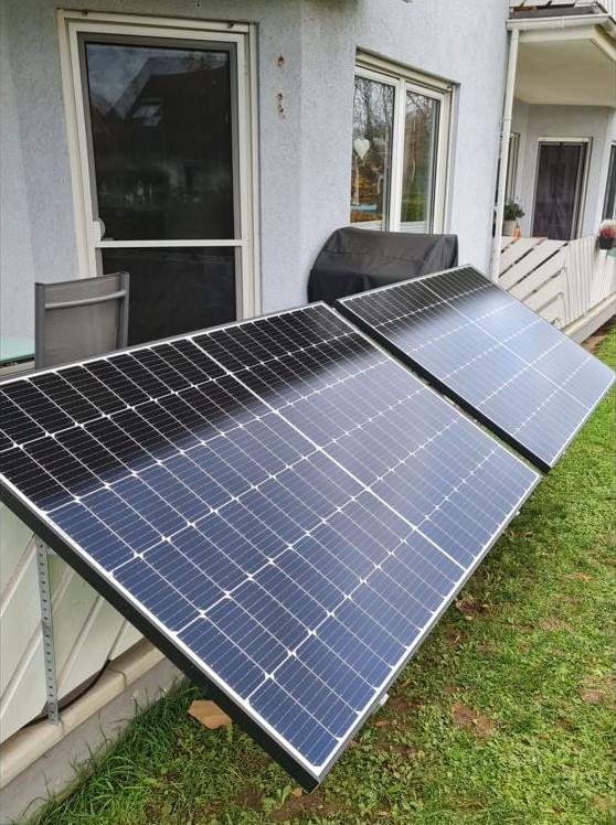 Bild: Garten-Solaranlage an Hauswand